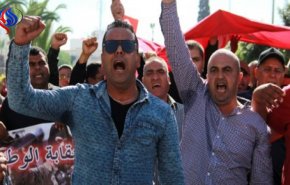 مظاهرة الشرطة التونسية طلبا 
