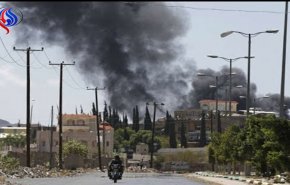 انفجار سيارة مفخخة في عدن واشتباكات لا تزال مستمرة