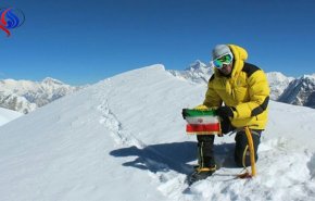 هاو ايراني يتسلق جبلا من سلسة الهيمالايا بارتفاع 6475 مترا