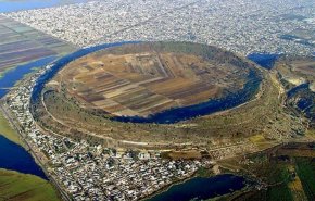 مدينة زيكو في المكسيك، والتي أصبحت تحيط بفوهة بركان خامد منذ آلاف السنين. يتميَّز داخلها بأنه خصب جدًا ويستخدم للزراعة.