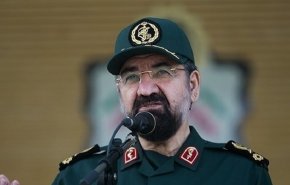 رضائي: صناعاتنا الصاروخية دفاعية وغير قابلة للتفاوض