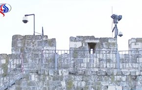 شاهد..الاحتلال يركب كاميرات مراقبة على ابواب مسجد الأقصى