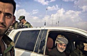 اللواء قاسم سليماني يتفقد قواطع 