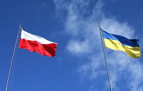 أوكرانيا تستدعي سفير بولندا مع تفاقم الأزمة بينهما