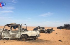 مصر تدمر عشر شاحنات أسلحة على الحدود مع ليبيا