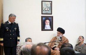 قائد الثورة يشدد على استمرار تواجد البحرية الإيرانية في المياه الحرة