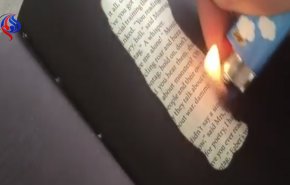 بالفيديو..تعرف على كتاب لا تستطيع قراءته إلا بحرق صفحاته