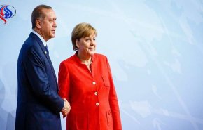 ميركل تعد أردوغان بالإسراع بتقديم المساعدات في إطار صفقة اللاجئين