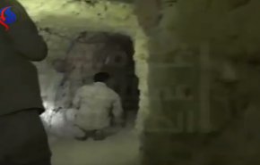 شاهد بالفيديو.. هكذا تفجر المقاومة نفق داعش في البوكمال.. 