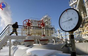 روسیا تعلن التزامها باتفاق خفض الإنتاج النفطي مع 
