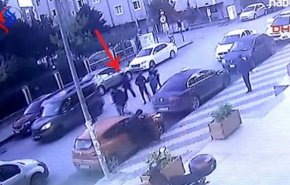 فيديو صادم... امرأة تفقد حياتها سحقاً تحت سيارة!