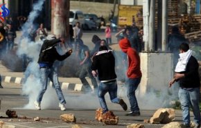 بدء المواجهات بين الشبان الفلسطينيين وقوات الاحتلال بالضفة