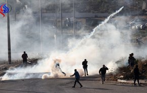 اصابة شاب فلسطيني بقنبلة غازية اصابته بشكل مباشر