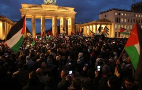المانيا: الشرطة تعتقل 11 شخصا بعد حرق العلم الإسرائيلي