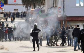 سجنان التونسية تغلي.. مواجهات وإضراب