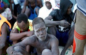 شرطة غينيا الإستوائية تعترض أكثر من 200 مهاجر في البحر