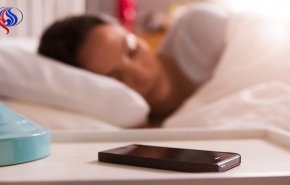 چرا نباید کنار تلفن همراه‌ بخوابیم؟