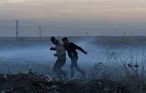 فيديو: جرحى في مواجهات مع الاحتلال في قطاع غزة