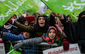 تظاهرات حاشدة في تركيا ضد قرار ترامب وتضامنا مع القدس