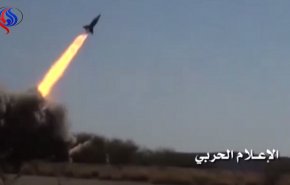 صاروخ صمود يدك تجمعات مرتزقة العدوان السعودي وآلياتهم في جيزان