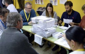 الانفصاليون يفوزون في الانتخابات البرلمانية في كتالونيا
