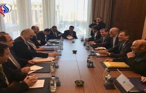 اجتماع لوفدي سوريا وايران خلال مفاوضات استانا 8