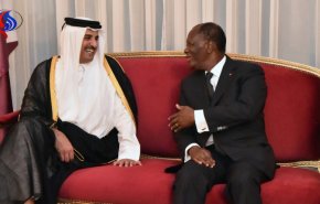 رئيس كوت ديفوار يفاجئ أمير قطر...ماذا حدث للأمير؟
