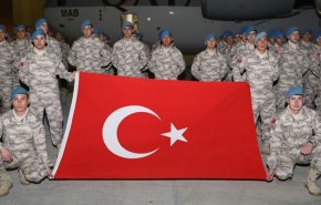 دفعة جديدة ومدرعات من القوات التركية تصل إلى الدوحة