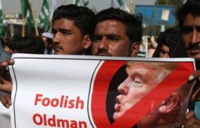 معترضان پاکستانی پرچم آمریکا را آتش زدند