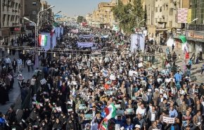 بالفيديو: مسيرات حاشدة في ايران للتنديد باعمال الشغب