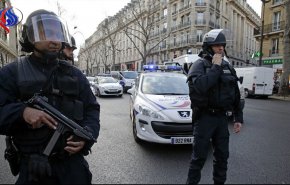بالفيديو .. اعتداء على شرطية يثير غضبا عارما في فرنسا