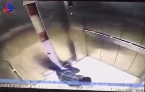فيديو صادم.. انشغلت بالهاتف فخسرت ساقها في المصعد