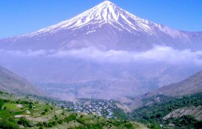 جبل دماوند اعلى قمة في سلسلة جبال البرز شمال ايران