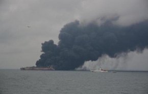 نخستين تصویر نفتکش ايرانی آتش گرفته در آب‌های چین+ جزییات حادثه 