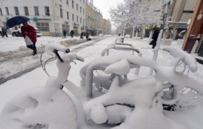 بارش برف شدید و آماده‌باش امدادی در فرانسه

