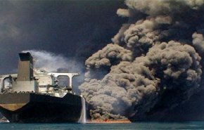 آغاز عملیات اطفای حریق نفتکش ایرانی