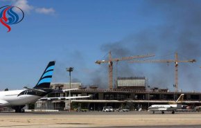 الرحلات في مطار طرابلس تبقى معلقة غداة هجوم دامٍ

