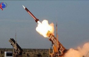 باليستي يمني يضرب معسكر الدفاع الجوي السعودي بنجران