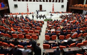 بالفيديو: البرلمان التركي يمدد حالة الطوارئ للمرة السادسة
