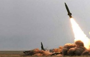 شلیک موشک یمنی به پایگاه نظامی متجاوزان سعودی
