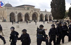 قوات الاحتلال تعتقل حارس المسجد الأقصى