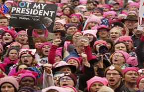 بالفيديو...مئات الاف المتظاهرين في مسيرات النساء المناهضة لترامب في امريكا