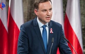 الرئيس البولندي يتعهد بمراجعة تشريع أغضب