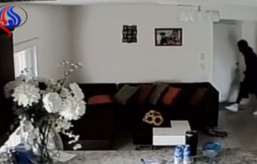 بالفيديو..أمٌّ تشهد لقطات حية على هاتفها لعملية السرقة من منزلها