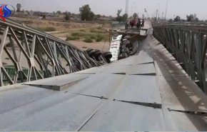 بالصور.. انهيار جسر على نهر  في بعقوبة بسبب شاحنة