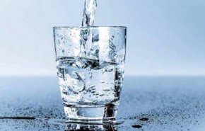 مرض نادر يجبر شاب ألماني على تناول 20 لتر ماء يوميا!