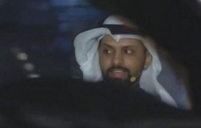 بالفيديو.. عربية تقتحم ستديو برنامج تليفزيوني بسيارتها!!