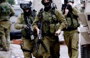 شهادت یک جوان فلسطینی و بازداشت 17 نفر در کرانه باختری به دست نظامیان صهیونیستی