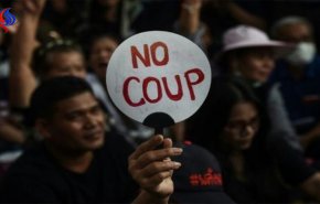 ناشطون تايلانديون يتحدون السلطات مطالبين بانتخابات