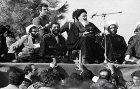 مثقفون ومفكرون يتحدثون عن الثورة الاسلامية في إيران